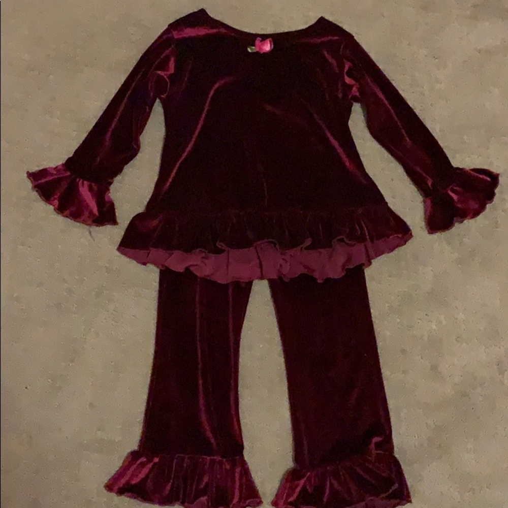 Cute velvet girls outfit!